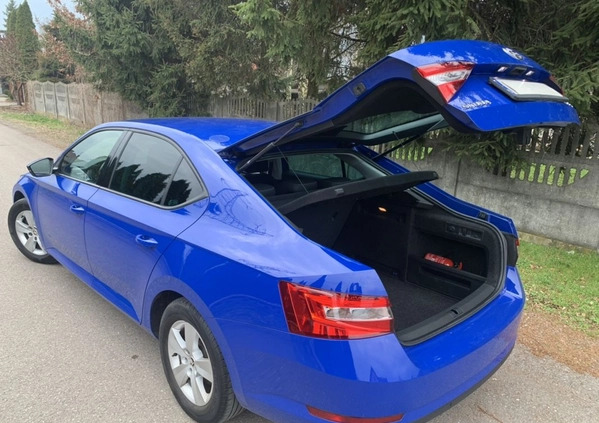 Skoda Superb cena 69900 przebieg: 137000, rok produkcji 2018 z Człopa małe 742